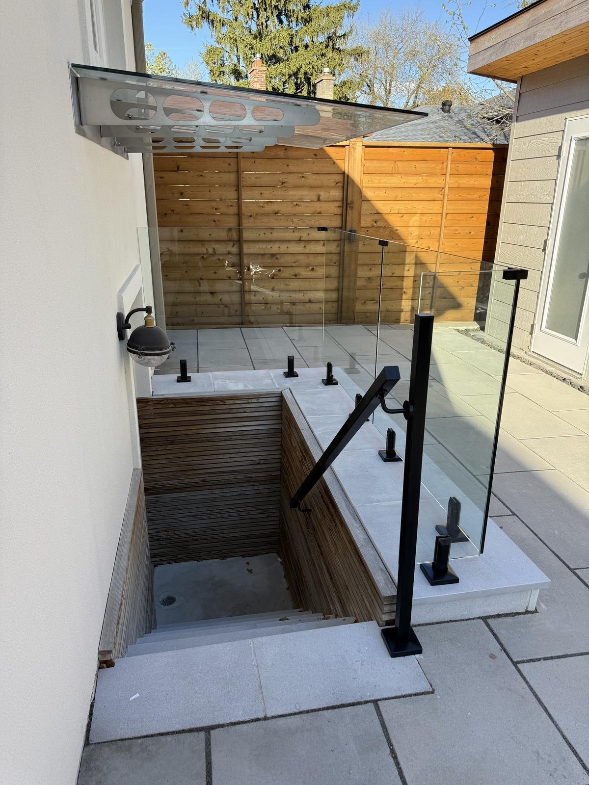Glass railing